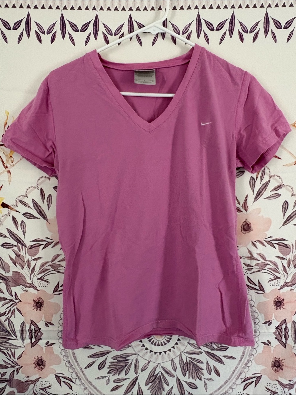 Vintage Nike Women’s V-Neck Short Sleeve Tee